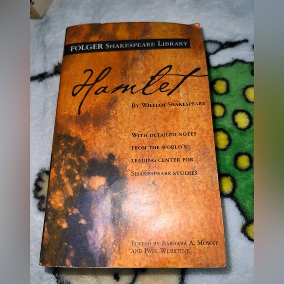 Hamlet by William Shakespeare Paperback Book. Like new. ISBN 978-0-7434-7712-3 - Picture 2 of 6
